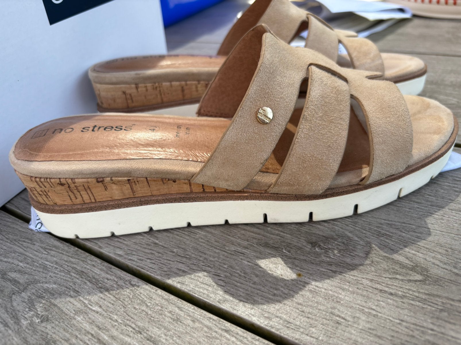 No Stress sandaal suède, maat 40 ZGAN, Beige, Zo goed als nieuw, Sandalen of Muiltjes, Ophalen of Verzenden