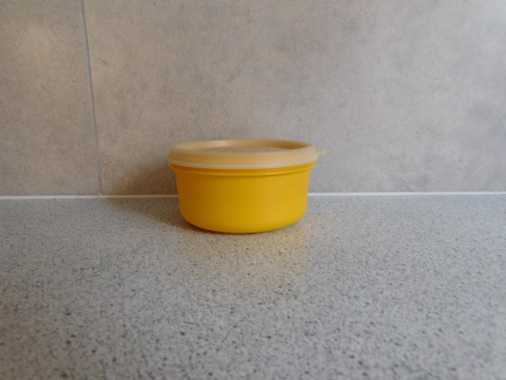Tupperware Ruimteschaal 200 ml. Geel, Ophalen of Verzenden, Gebruikt, Geel, Schaal