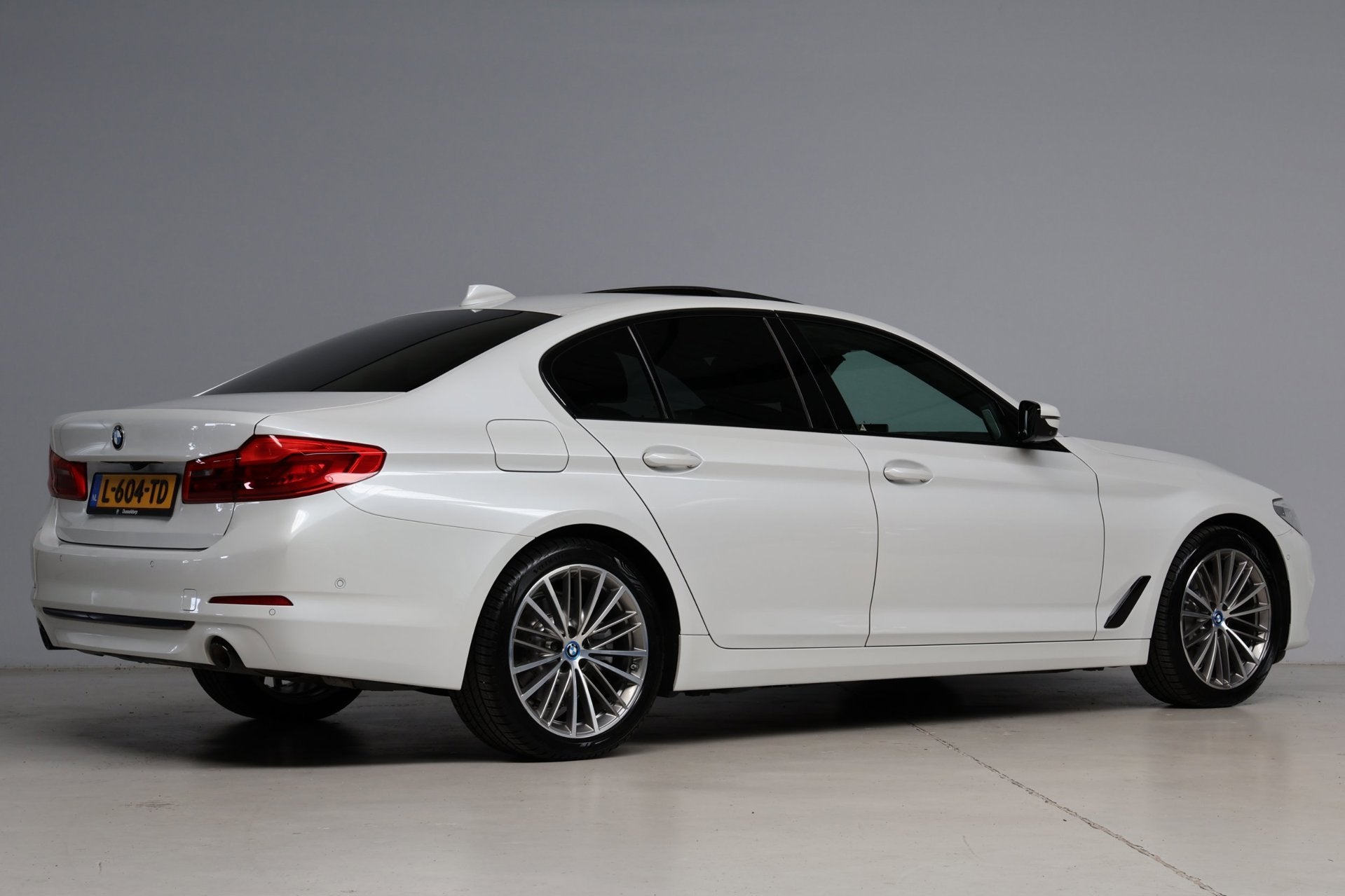 BMW 5-serie 530e Sport Line | Bowers & Wilkins | massage | h, 1998 cc, Achterwielaandrijving, Gebruikt, 4 cilinders