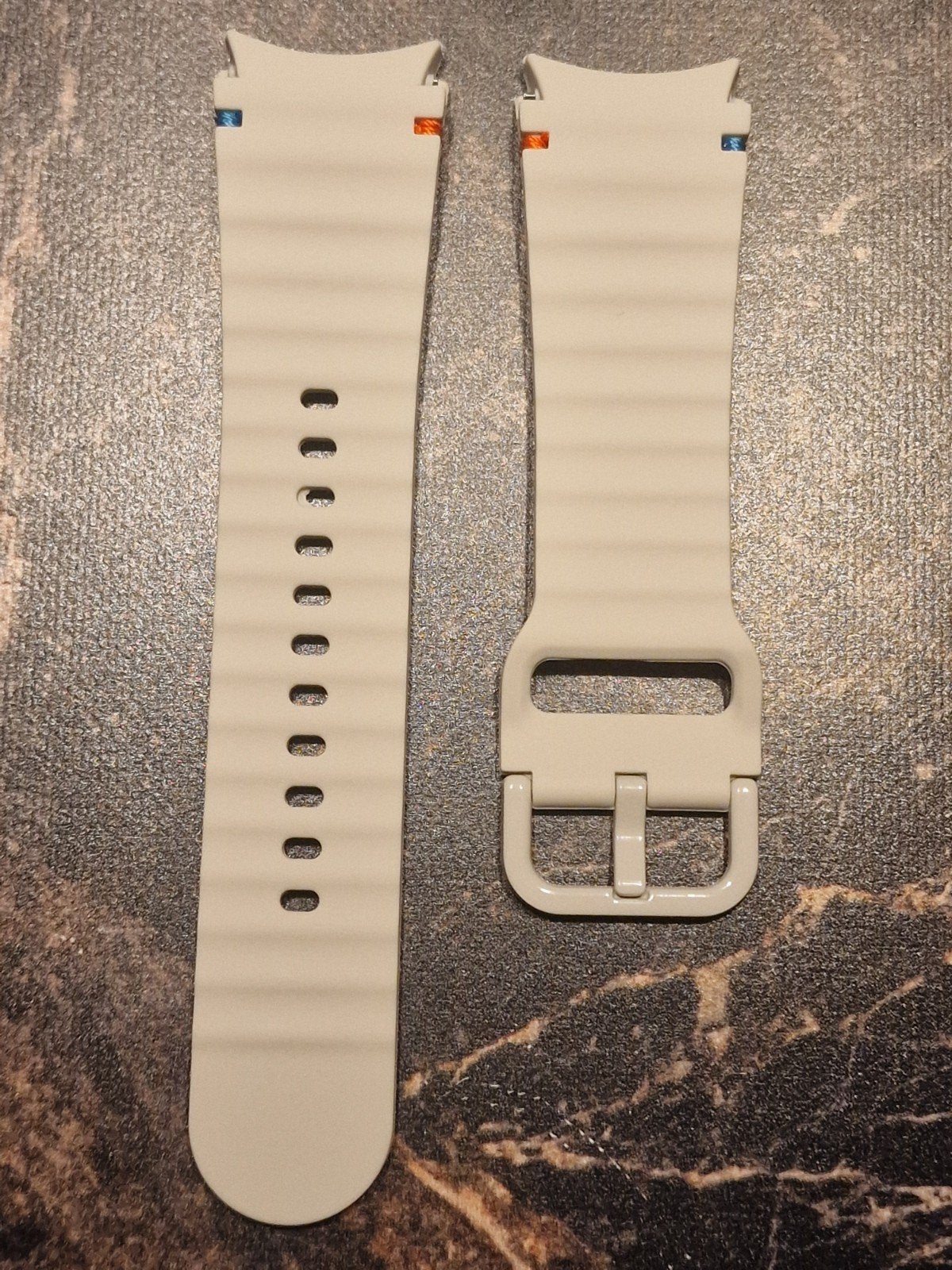 NIEUW Samsung Watch 7 sportbandje Lichtgrijs, Ophalen, Nieuw, Zwart, Android