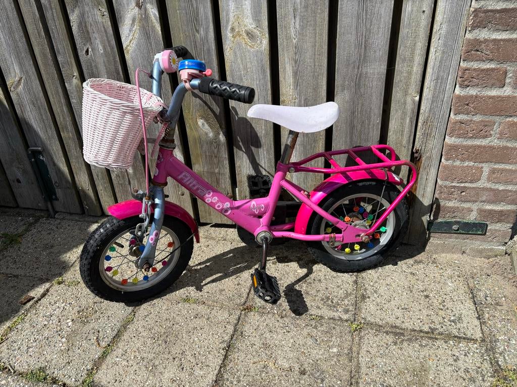 Roze kinderfiets met mandje en belletjes, Fietsen en Brommers, Fietsen | Kinderfietsjes, Ophalen, Gebruikt, Minder dan 16 inch