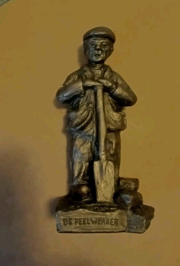 De Peelwerker. Sevenum     VVV copy   BEELDJE  20  CM HOOG, Ophalen of Verzenden, Zo goed als nieuw, Beeld(je)