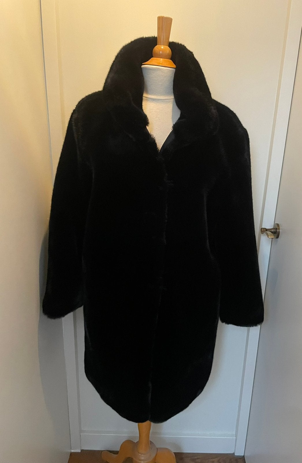 Nieuwe winterjas zwart imitatie bont fake fur maat L, Kleding | Dames, Ophalen of Verzenden, Nieuw, Zwart