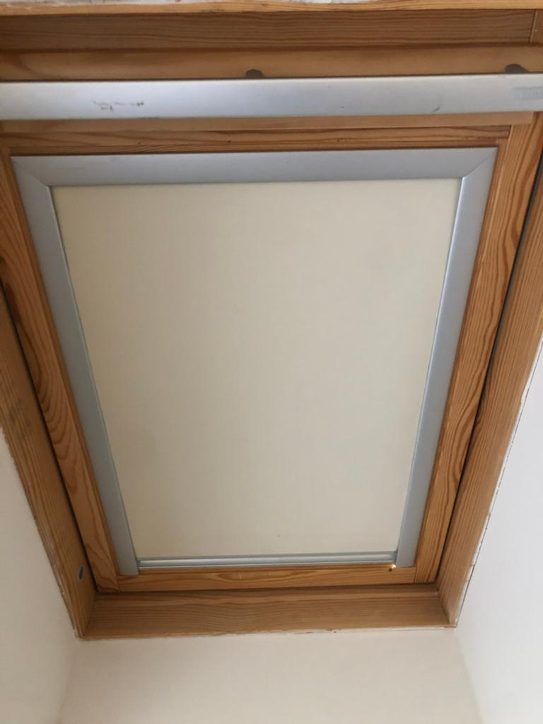 2x Luxaflex Dakraam Verduistering Gordijnen - Crème, Minder dan 50 cm, Gebruikt, Ophalen of Verzenden, Minder dan 100 cm