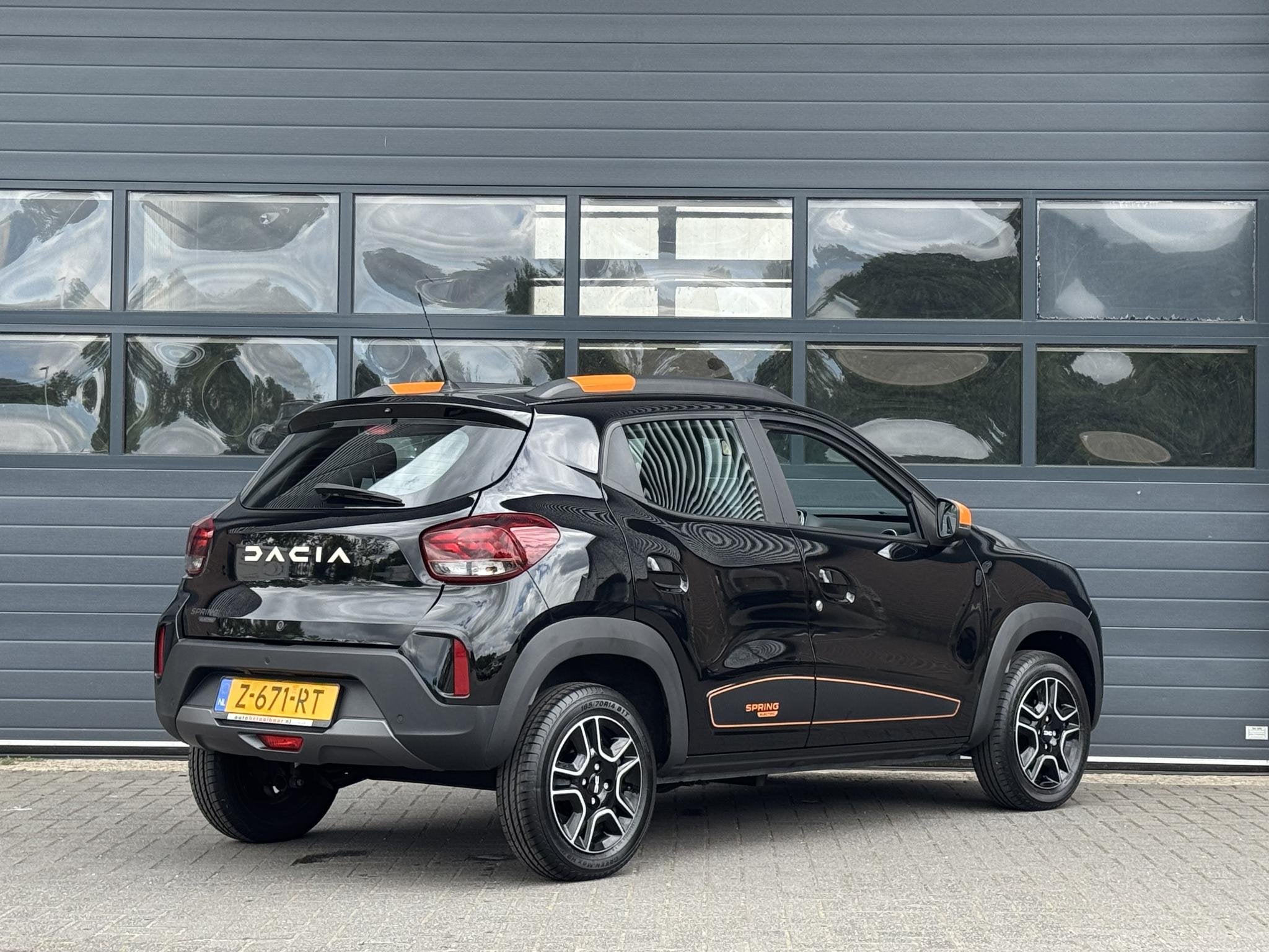 DACIA SPRING EXPRESSION 27 kWh (94 SOH) I AUTOMAAT I APPLE C, Auto's, Gebruikt, Huisgarantie, Zwart, Parkeersensor