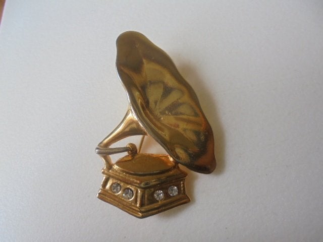 Vintage broche grammofoon, Overige materialen, Verzenden, Zo goed als nieuw, Goud