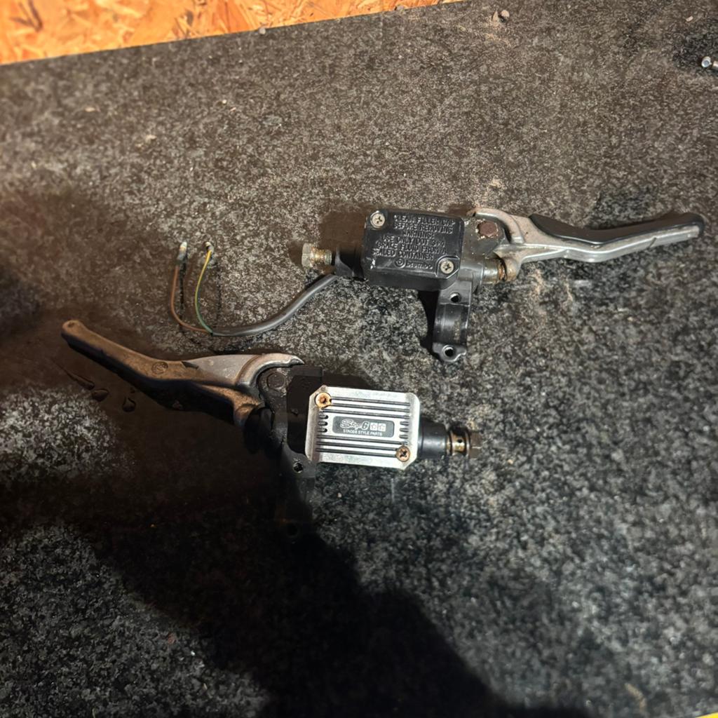Remsetje voor dd aerox, Fietsen en Brommers, Brommeronderdelen | Scooters, Ophalen of Verzenden, Zo goed als nieuw, Frame, Yamaha