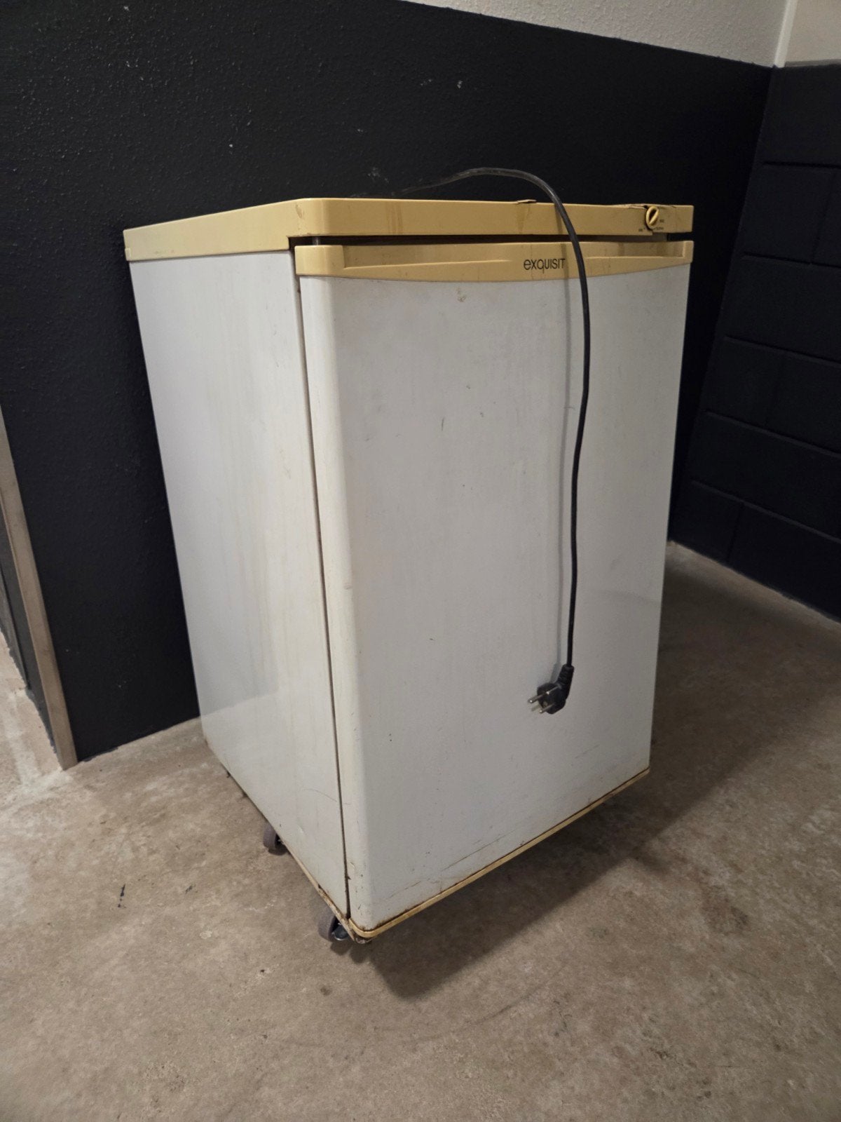 Tafelmodel vriezer - werkt prima, Ophalen, Gebruikt, 60 cm of meer, Met aparte vriezer