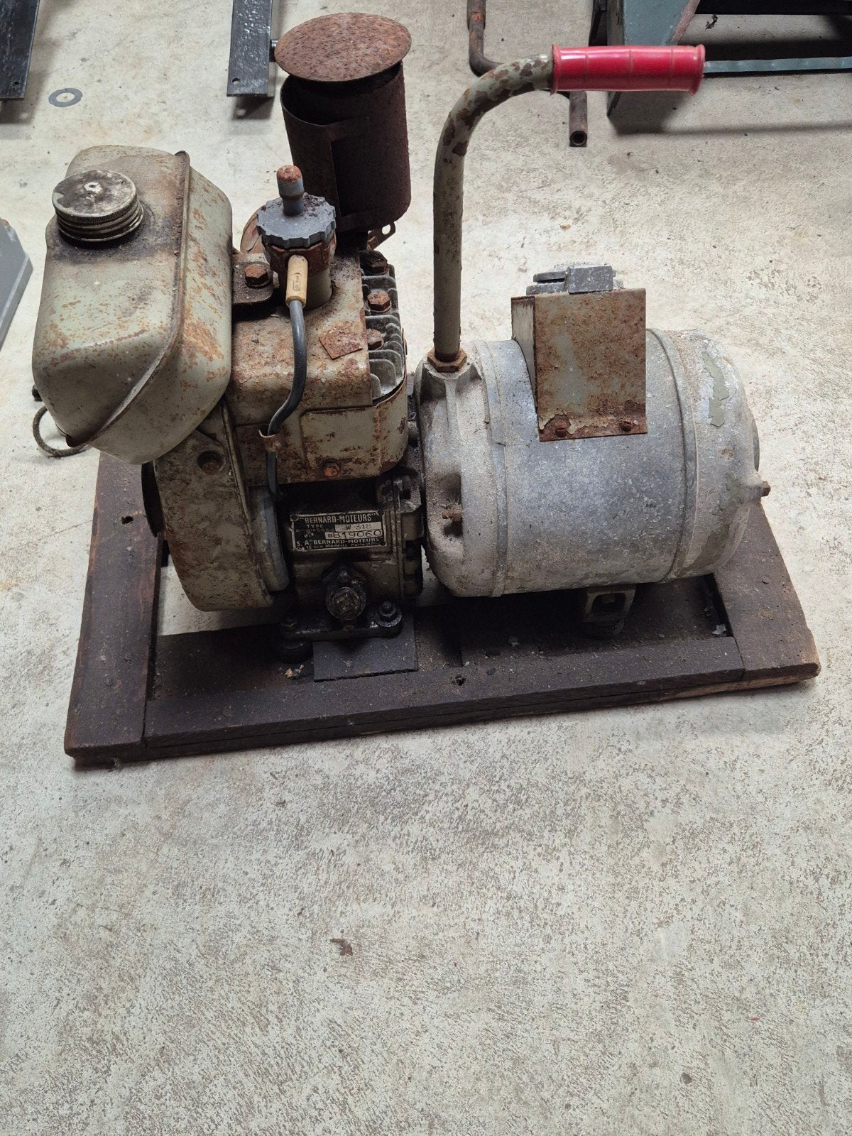 Bernard Motor.   Bernard Moteurs, Ophalen, Benzinemotor