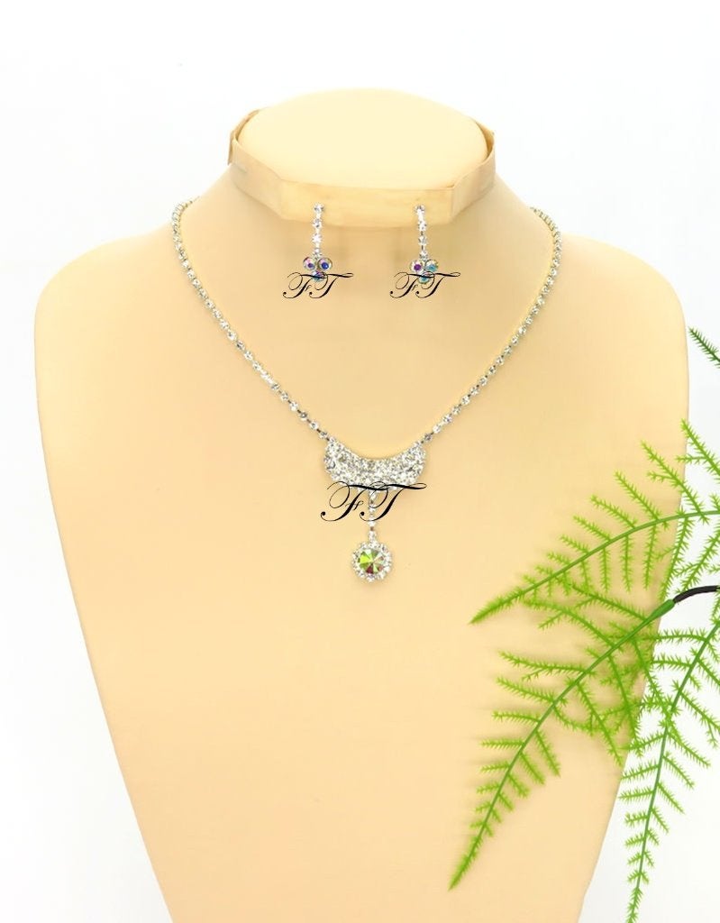 Elegante ketting en oorbellen set met kristallen., Overige materialen, Nieuw, Ophalen of Verzenden, Met kristal