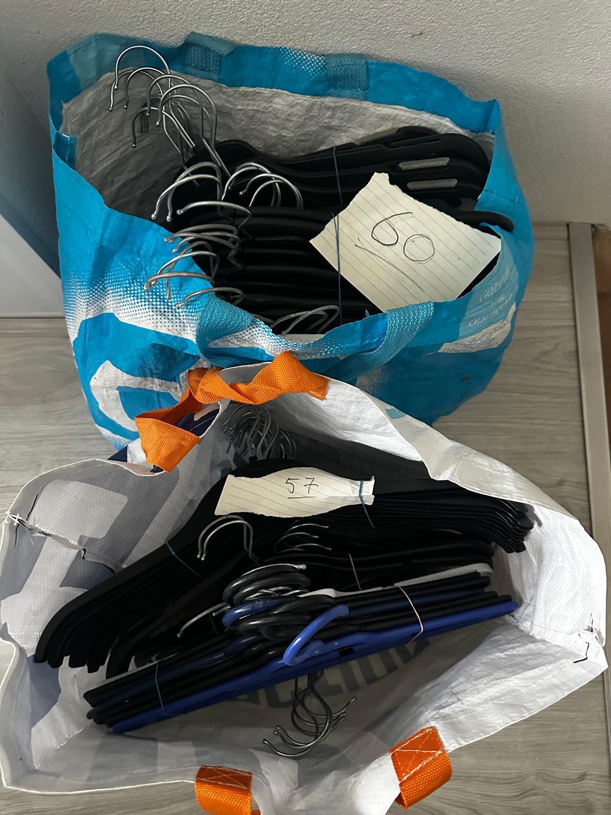 Plastic / kunstof kledinghangers, Ophalen, Gebruikt, Kunststof, Volwassenen