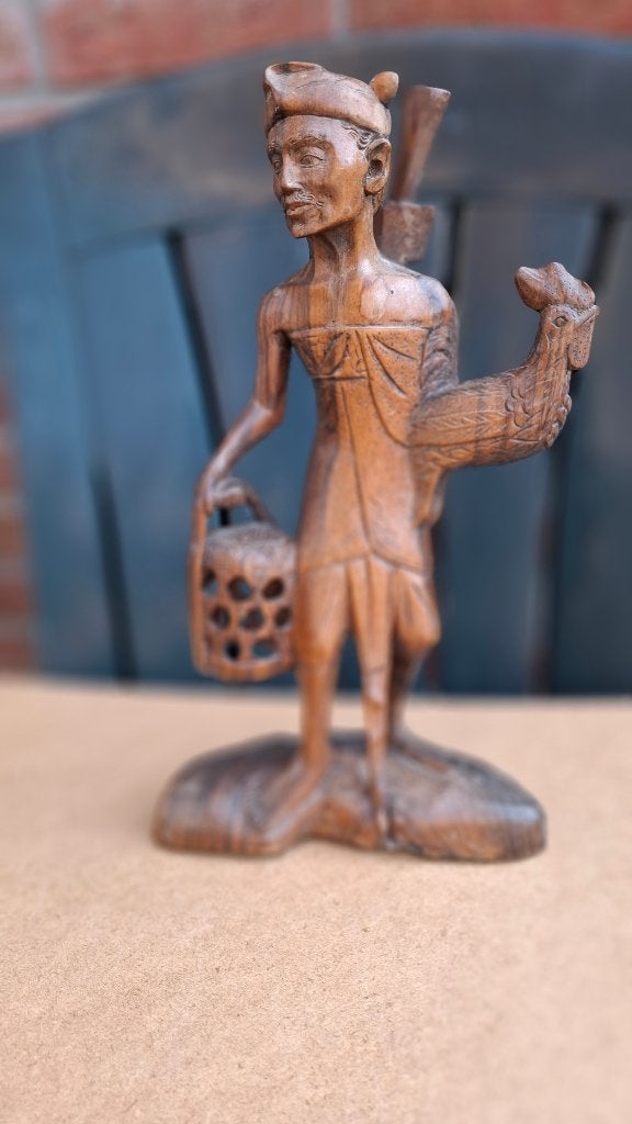 Indonesie man met haan, Antiek en Kunst, Ophalen of Verzenden, Hout, Beeld, 20 - 50 cm