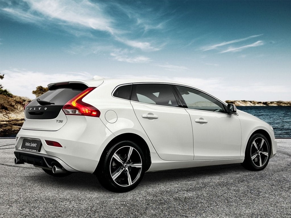 Volvo V40 T3 153PK AUT6 Polar+ Sport| Pano| Camera| H&K soun, 12 maanden, 4 cilinders, Wit, 1500 kg