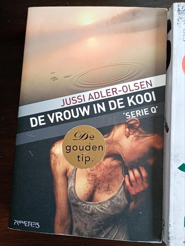 2 thrillers van Jussi Adler-Olsen - Serie Q, Boeken, Thrillers, Gelezen, Scandinavië, Verzenden