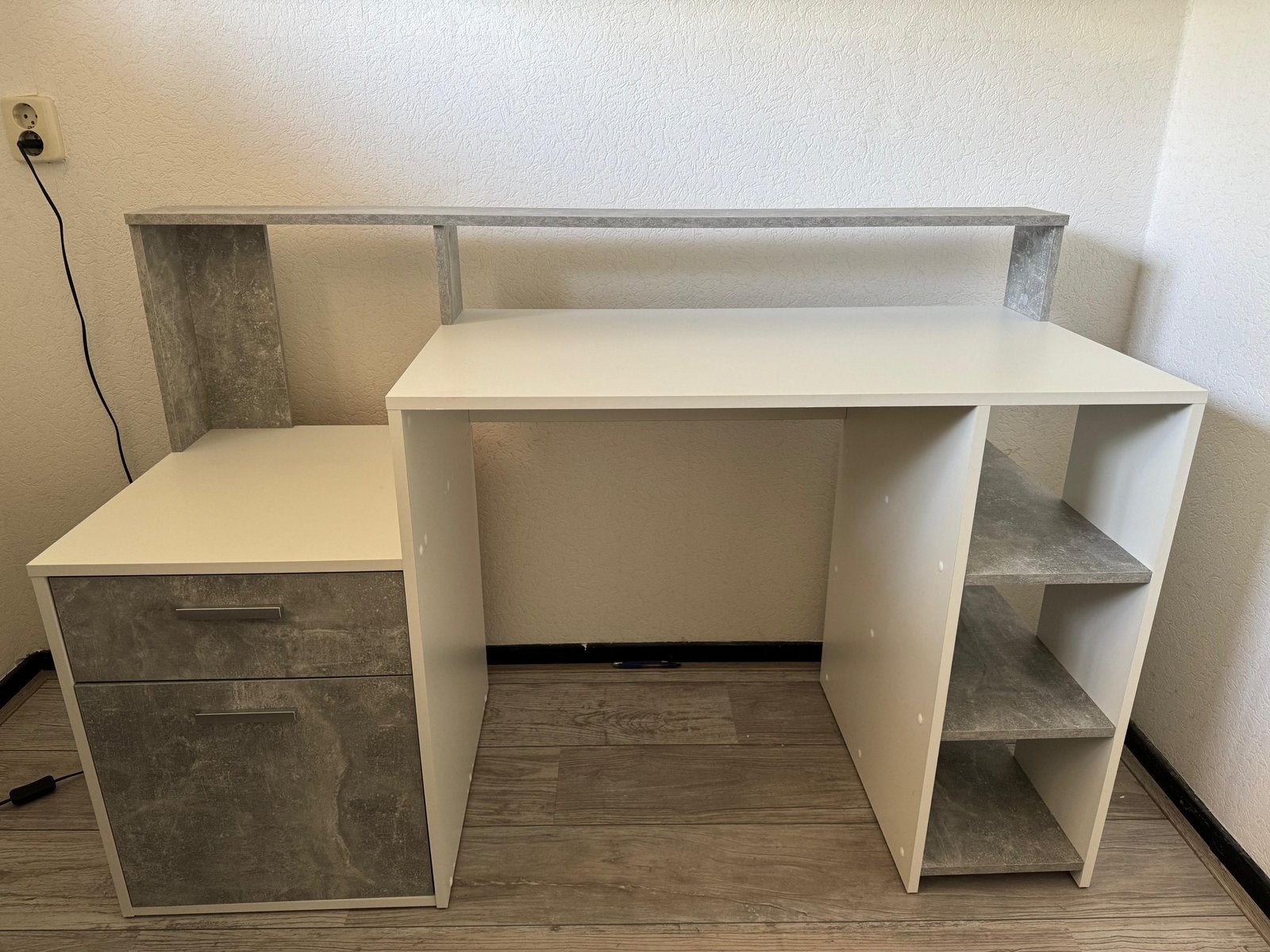 Tafel Bureau (wit en licht grijs), Ophalen, 139 cm, Hout, Overige merken