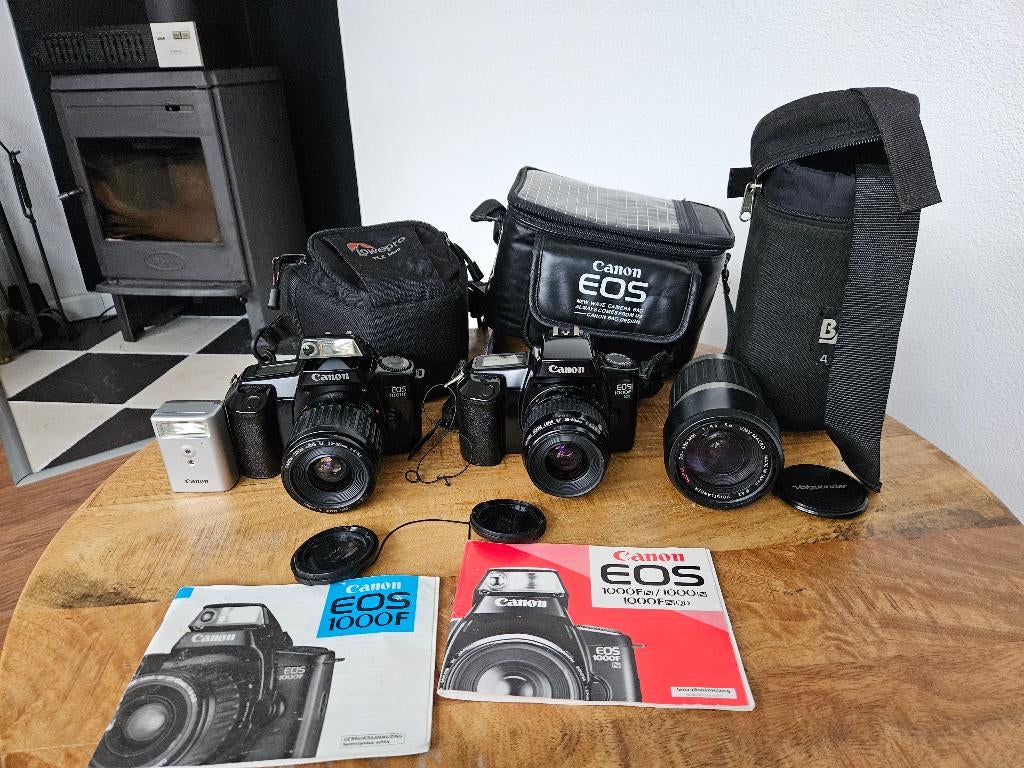 2 X Canon EOS 1000 spiegelreflex camera's voightlander lens, Audio, Tv en Foto, Fotocamera's Analoog, Ophalen of Verzenden, Gebruikt