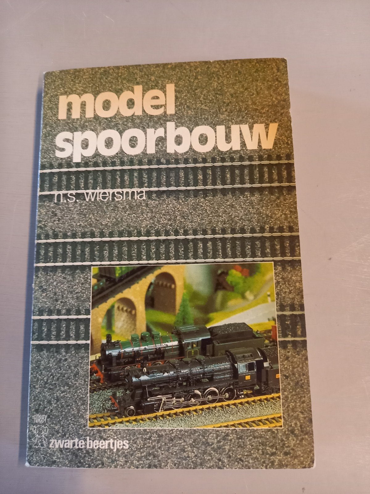 Model Spoorbouw - N.S. Wiersma - Hobbyboek, Ophalen of Verzenden, Gelezen, Overige onderwerpen, N.S. Wiersma