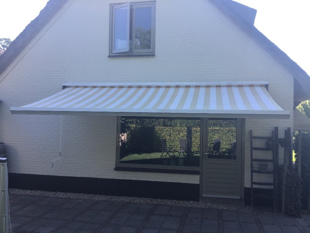 Zonnescherm merk Gunsol geelwit gestreept, Ophalen, Gebruikt, 450 cm of meer, 150 tot 300 cm
