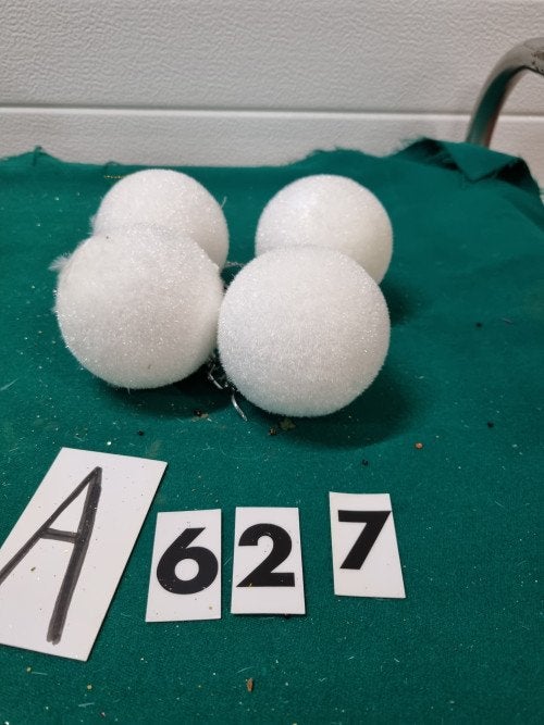 Kerstballen wit sneeuw 4 stuks, [a627], Diversen, Kerst, Ophalen of Verzenden, 'T Olde Gre-j, Info@toldegrej.nl, Endepoelstraat 20f Didam