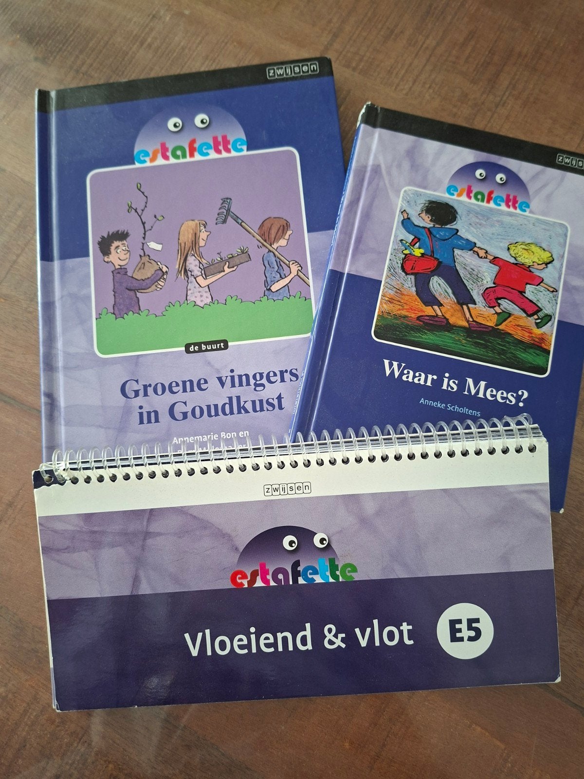 Estafette leesboeken en Vloeiend & Vlot E5, Boeken, Schoolboeken, Gelezen, Annemarie Bon, Anneke Scholtens, Ophalen of Verzenden