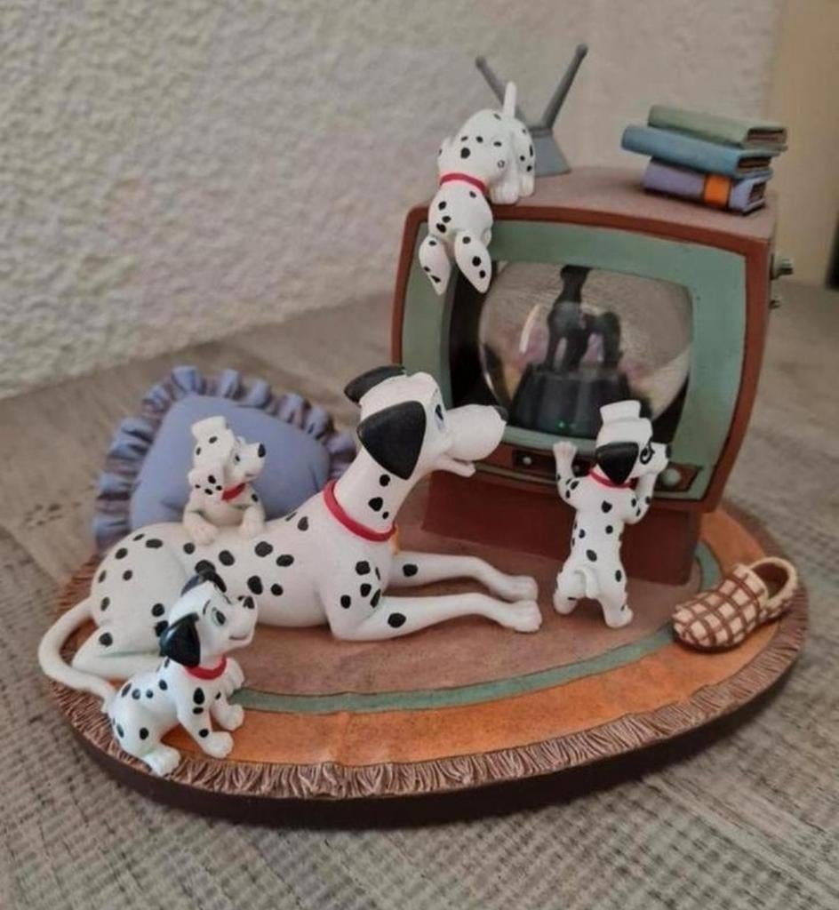 Disney retired snowglobe 101 dalmatiers, Ophalen, Overige figuren, Nieuw, Beeldje of Figuurtje