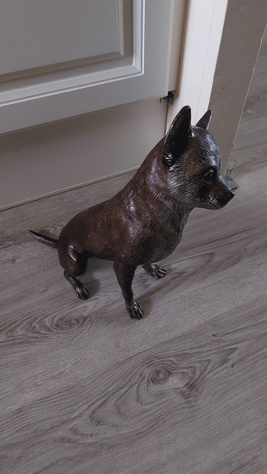 Bronzen beeld chihuahua, Ophalen