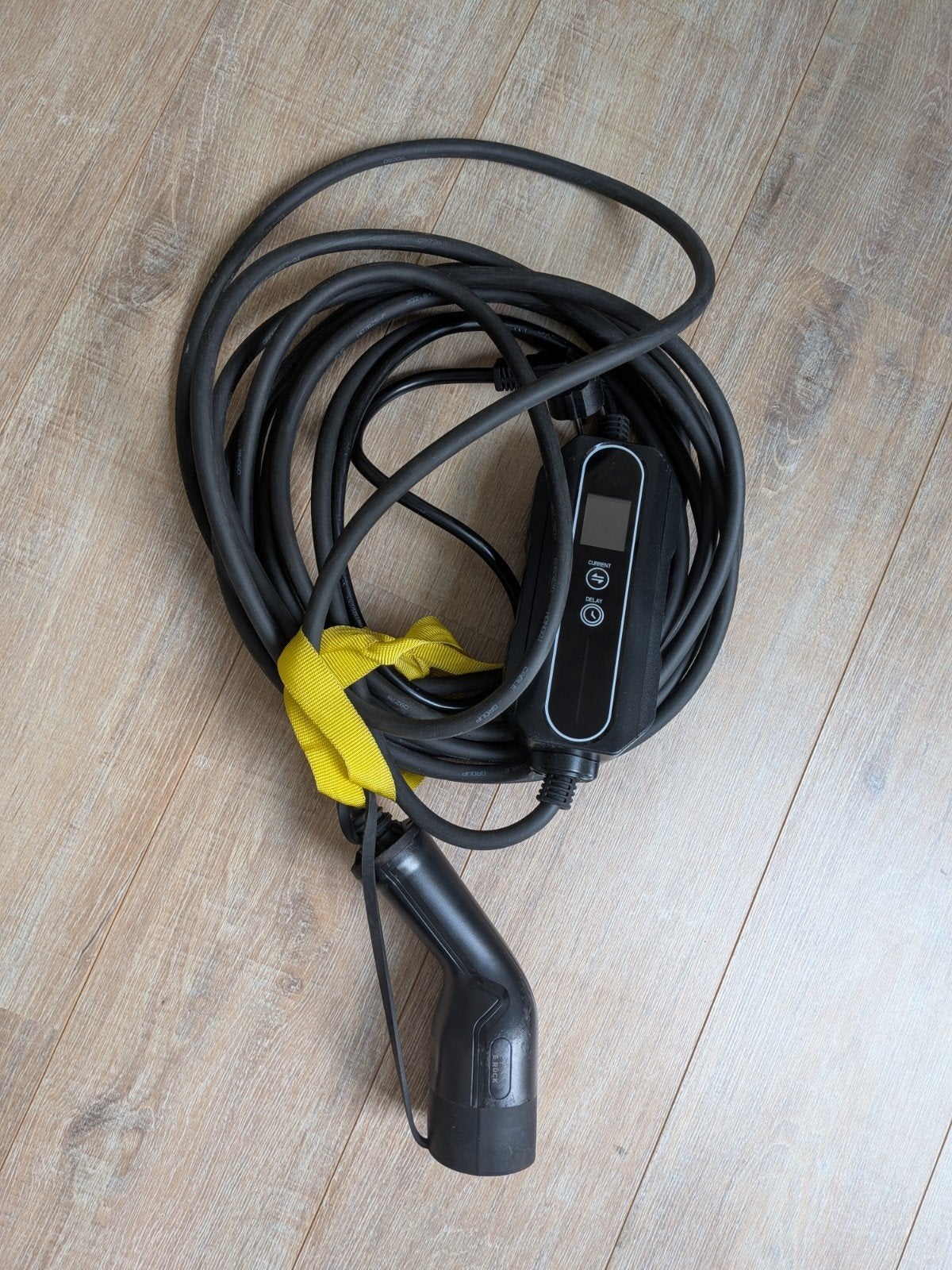 Mobiele thuislader elektrische auto, Ophalen, Zo goed als nieuw