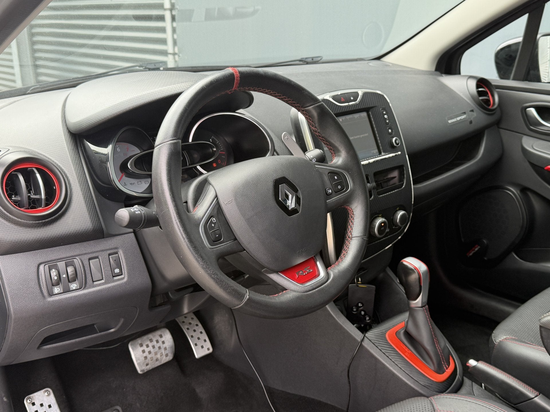 Renault Clio BWJ 2016 | 1.6T 200PK RS AUTOMAAT | LEER | STOE, 1618 cc, Gebruikt, 4 cilinders, Zwart