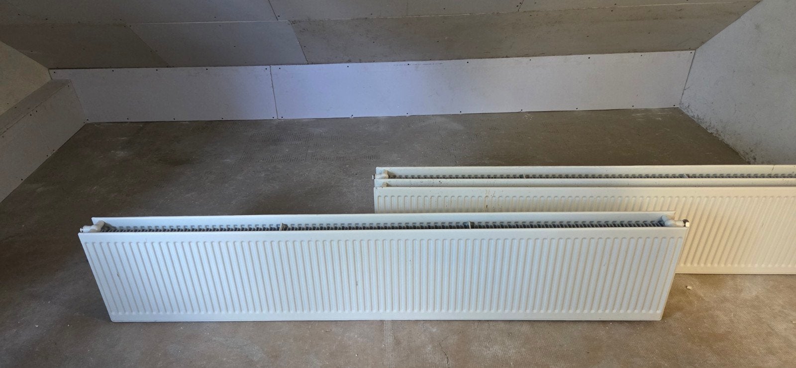 2 Radiatoren type 33 en type 22 met kranen, Ophalen, 30 tot 80 cm, Gebruikt, Hoog rendement (Hr)