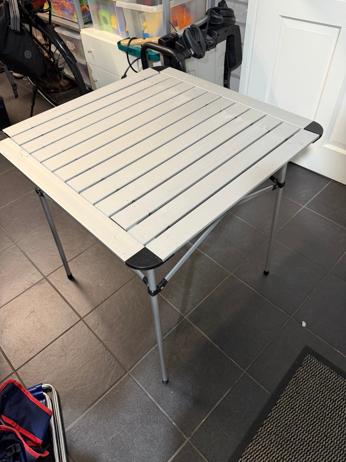 Handige opvouwbare campingtafel met aluminium lammelen, Ophalen of Verzenden, Gebruikt, Campingtafel