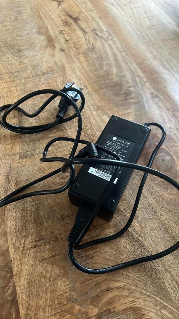 Fiets accu lader E bike oplader, Fietsen en Brommers, Fietsaccessoires | Fietsaccu's, Ophalen, Zo goed als nieuw