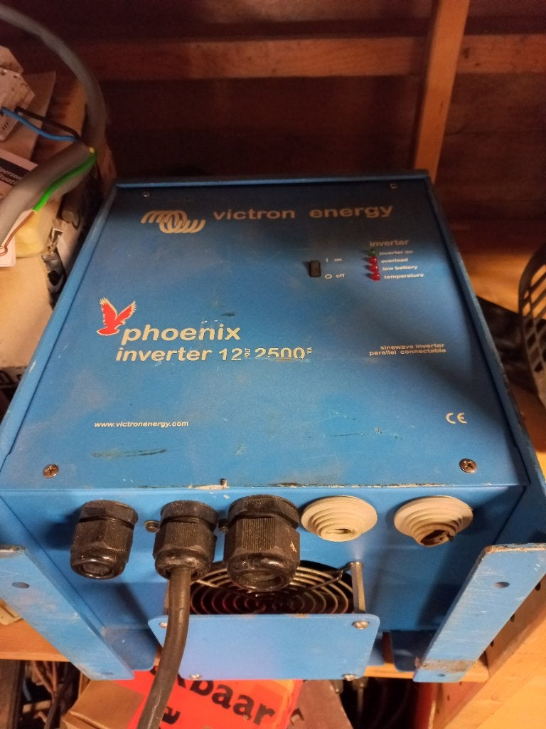 Victron Phoenix inverter 12V/2500VA, Ophalen of Verzenden, Gebruikt, Overige merken, Omvormer