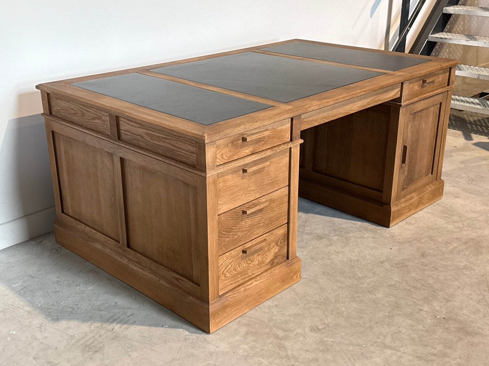 Klassiek Engels bureau (partnerdesk) #698, Huis en Inrichting, Overige typen, Hout, 180 cm, Bruin