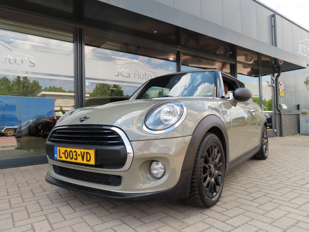 Mini ONE 1.5 One Chili Airco Leder Navi Pdc 2018, Auto's, Mini, Voorwielaandrijving, Gebruikt, Euro 6, 4 stoelen