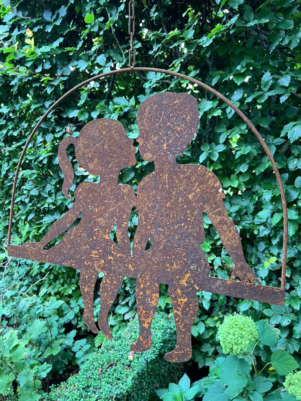 Ecoroest tuin hanger jongen en meisje op de schommel kussen, Ophalen of Verzenden, Nieuw