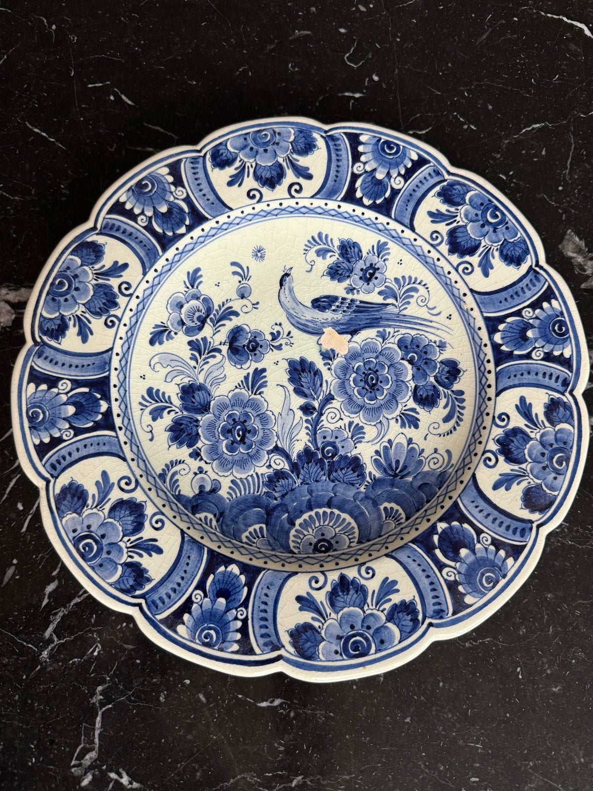 Antiek Delfts Blauw Wandbord met Pauw - Handgeschilderd, Antiek en Kunst, Ophalen