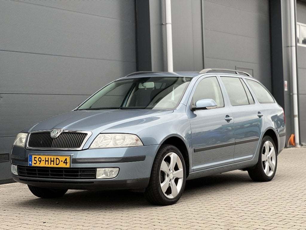 Skoda Octavia 1.6 Combi FSI 2008 NW-APK, Auto's, Skoda, Voorwielaandrijving, Zwart, 4 cilinders, Blauw