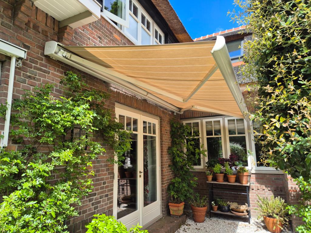 Te koop knikarmscherm, Ophalen, 450 cm of meer, Elektrisch, Zo goed als nieuw