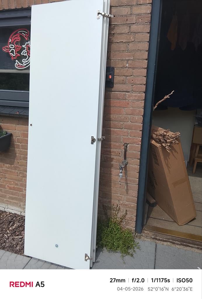Gratis afhalen, 6 witte kastdeuren met scharnieren, Doe-het-zelf en Verbouw, Deuren en Horren, Ophalen, Gebruikt, 80 tot 100 cm