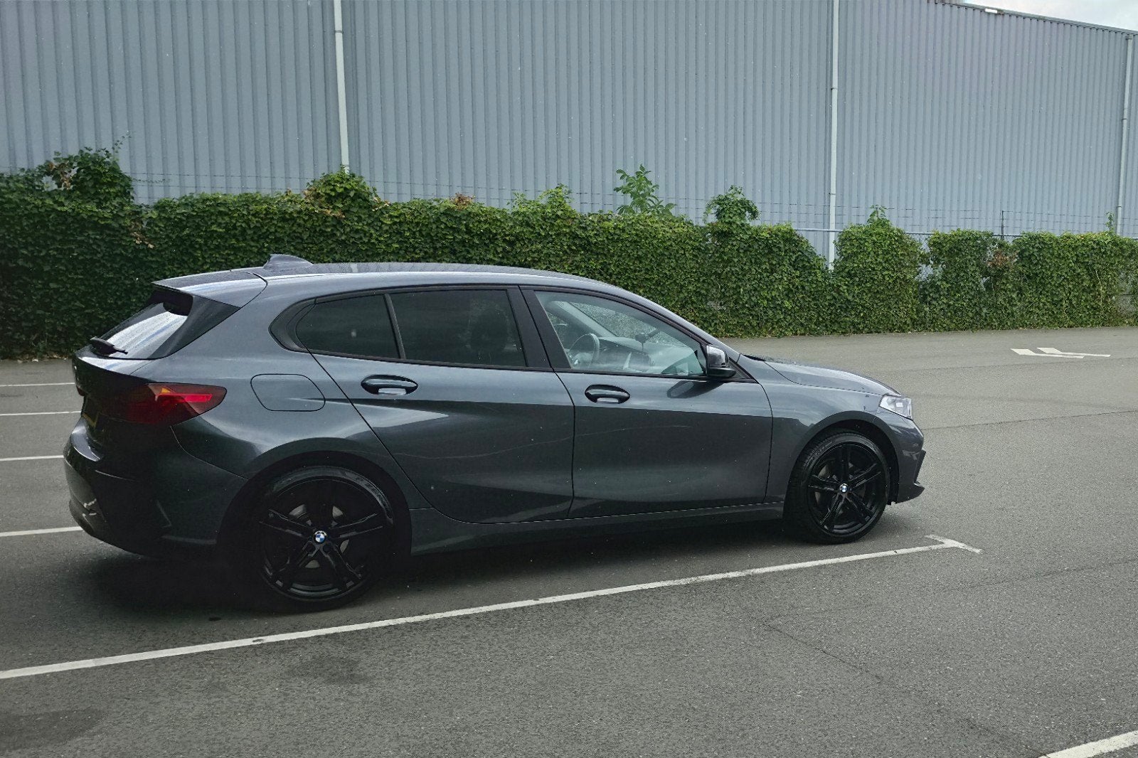 BMW 1-serie F40/118i/High Excecutive/Automaat/APK tot 8-2028, Particulier, 3 cilinders, 695 kg, 1300 kg