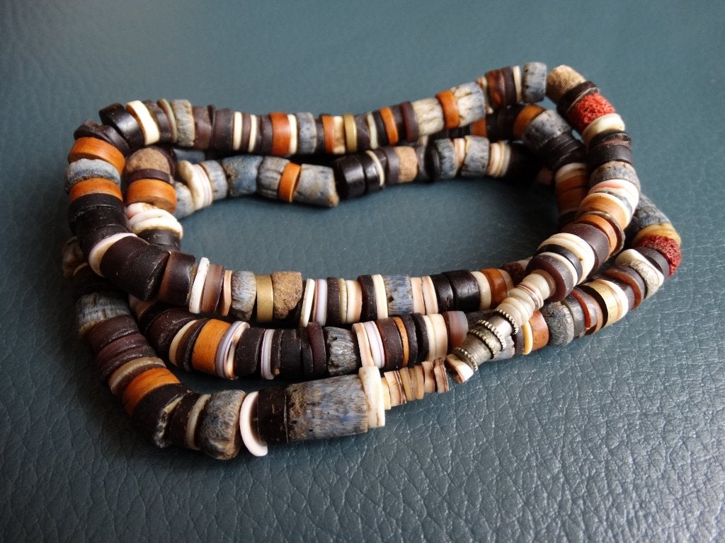 Ketting met schijfjes natuursteen, lava, versteend hout?, Verzenden, Gebruikt, Overige kleuren, Steen of Mineraal