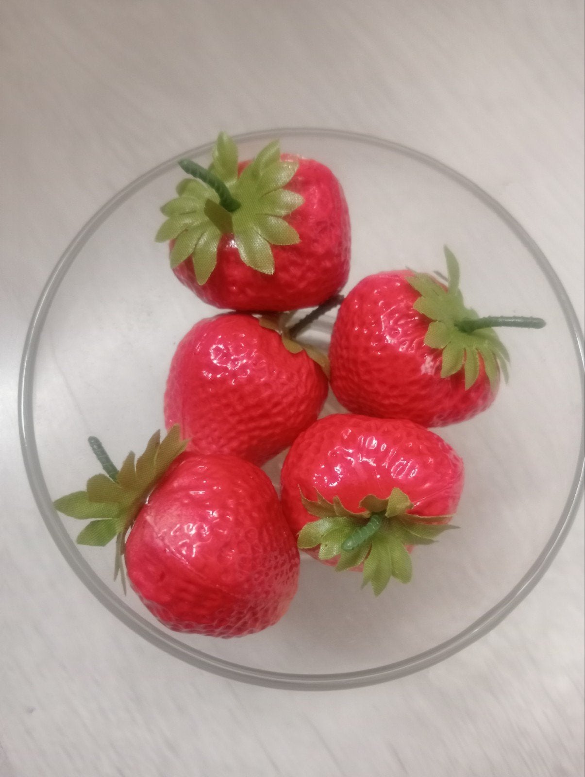 5 kunst / nep aardbeien, Ophalen of Verzenden, Zo goed als nieuw, Rood, Kunststof