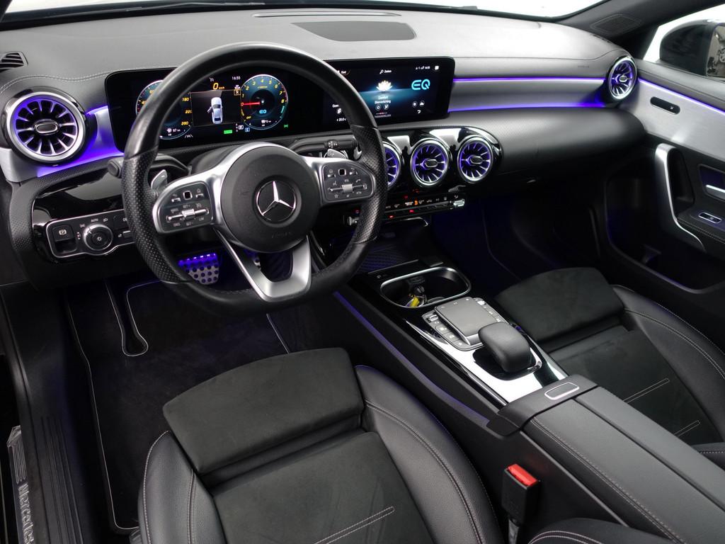 Mercedes-Benz A-Klasse 250 e AMG Premium Plus Aut- Panoramad, Auto's, Gebruikt, 4 cilinders, Met garantie (alle), Zwart