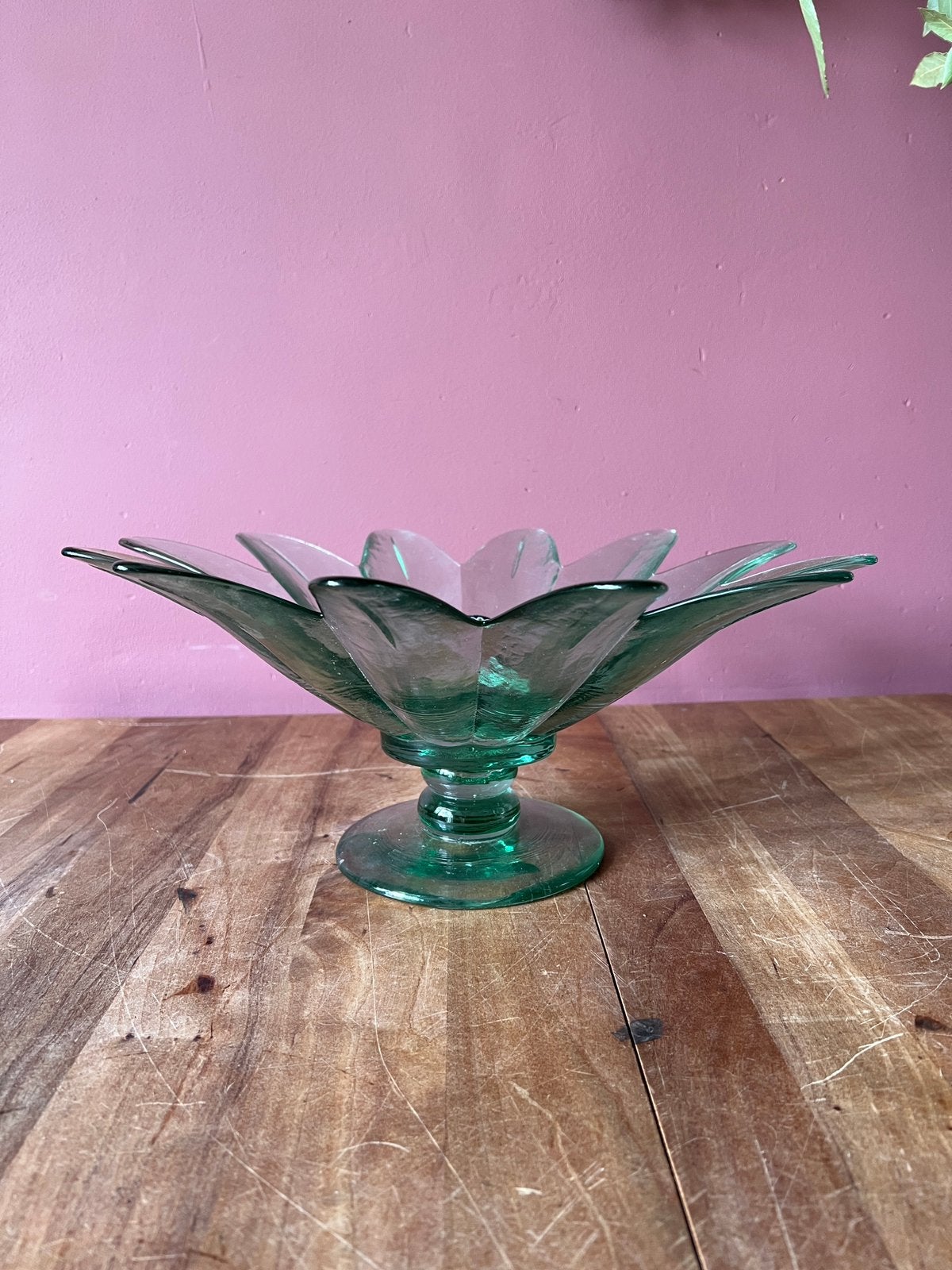 Vintage glas groen Queen schaal bloemvorm, Gebruikt, Schaal, Rond, Ophalen of Verzenden