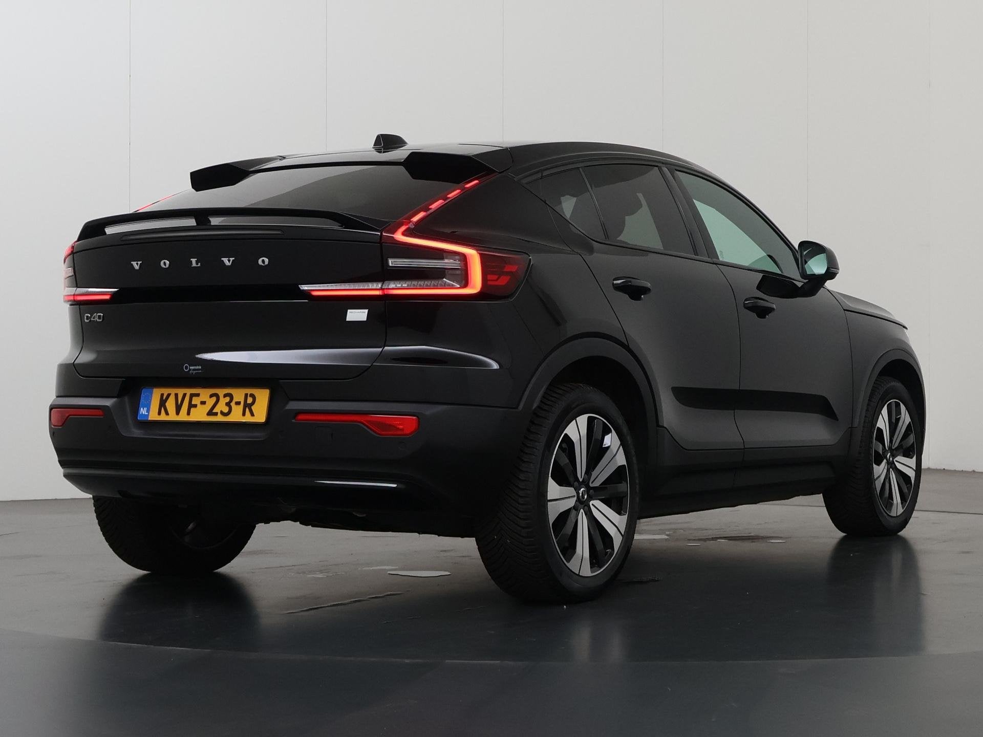 Volvo C40 Recharge Ultimate 69 kWh | Trekhaak | Harman/Kardo, Dealer onderhouden, Stof, Gebruikt, Zwart
