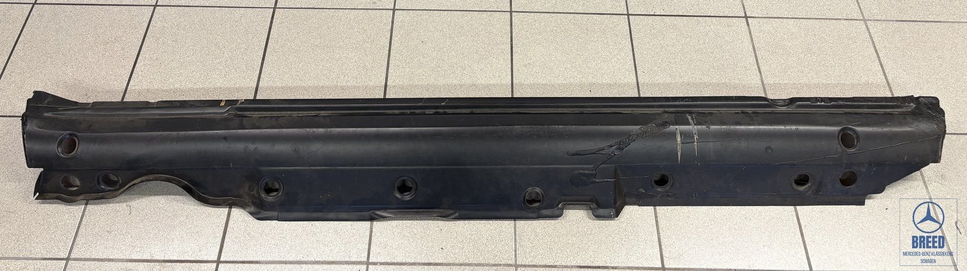 NOS dorpel rechts voor Mercedes-Benz W126 coupé SEC C126, Auto-onderdelen, Carrosserie en Plaatwerk, Bumper, Mercedes-Benz, Nieuw