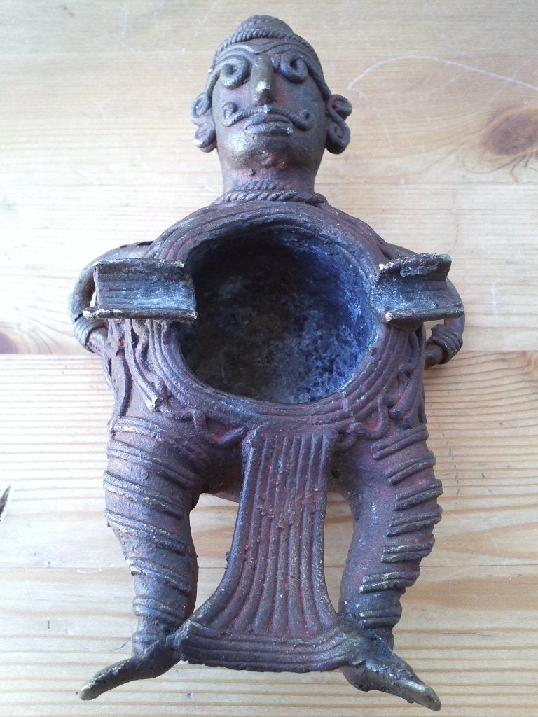 Mooie oude asbak uit India van brons als een man 14 cm., India, Ophalen of Verzenden, Handgemaakt, Brons