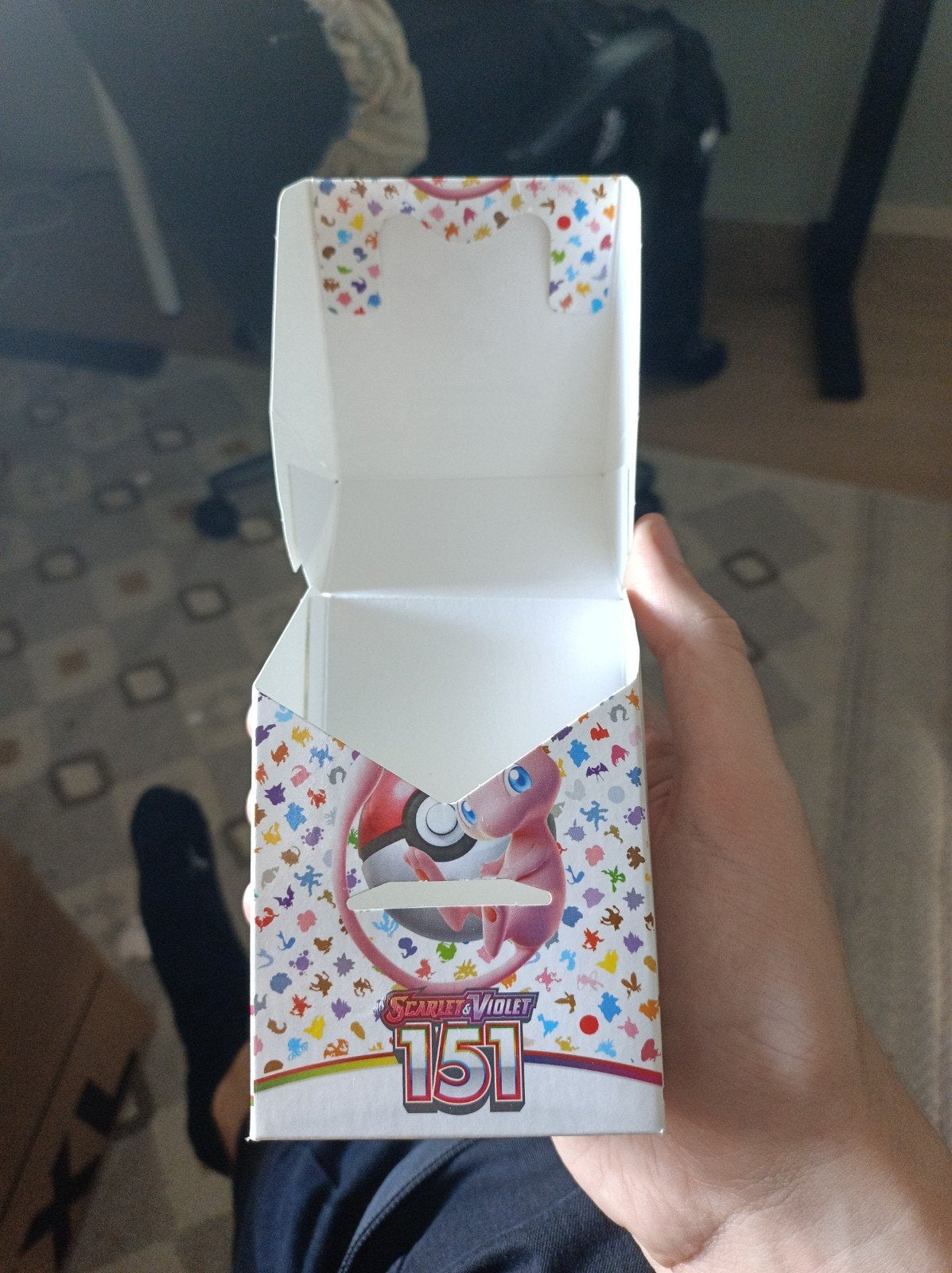 Pokemon Scarlet & Violet 151 Deck Box, Ophalen of Verzenden, Zo goed als nieuw, Overige typen