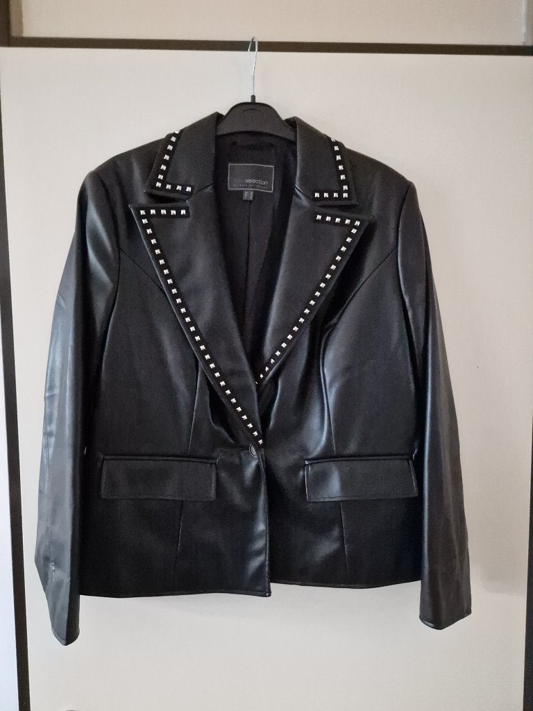NIEUW: Leerlook colbert met zilveren studs, Zwart, Maat 46/48 (XL) of groter, Nieuw, Ophalen of Verzenden