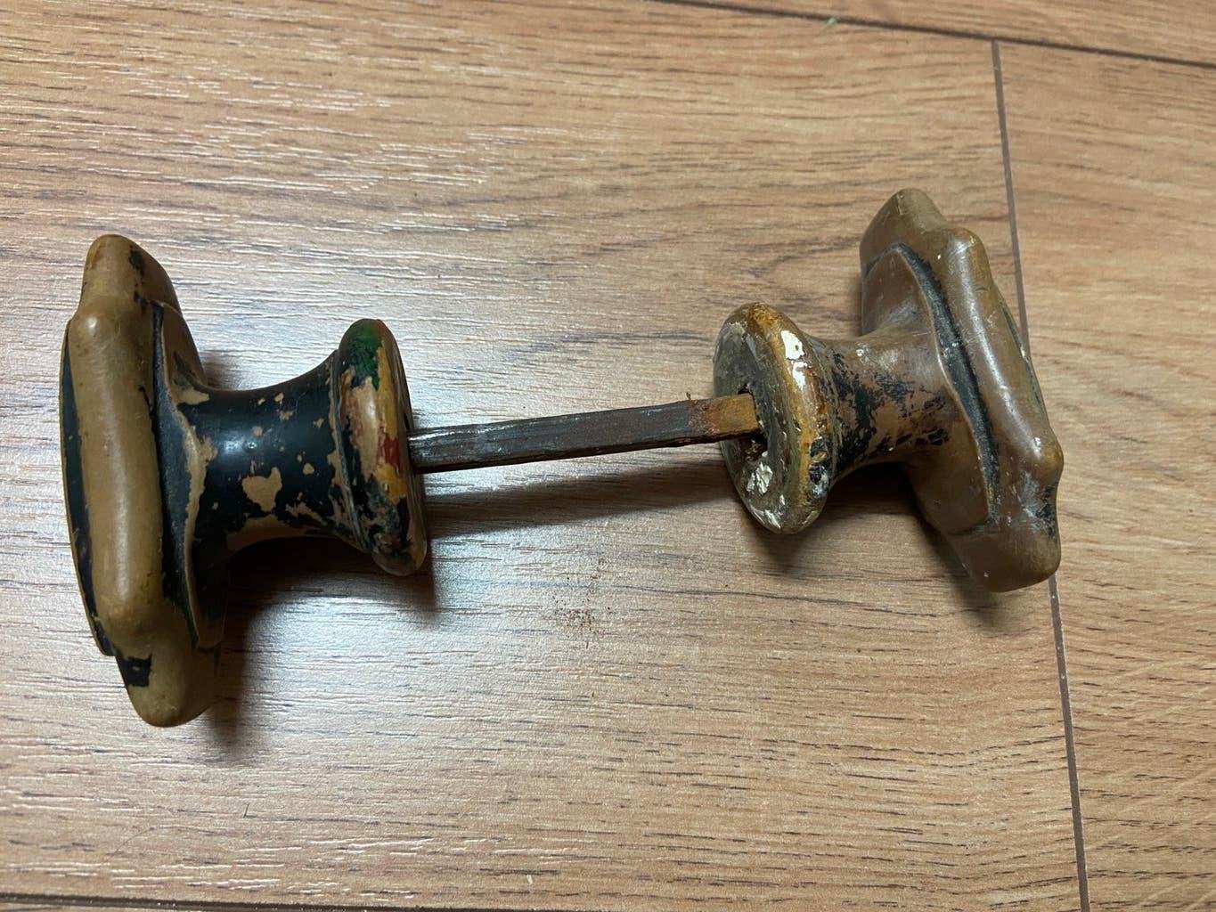 Oude antieke houten bedstee knoppen deur knop set boerderij, Ophalen of Verzenden